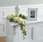 /images/jhsympathy/SF007-11lg.jpg Garden Rose Garland